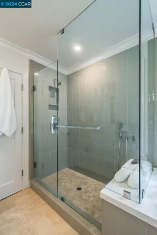 6 Lloyd Lane, Orinda, California 94563