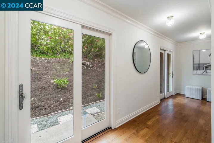 6 Lloyd Lane, Orinda, California 94563