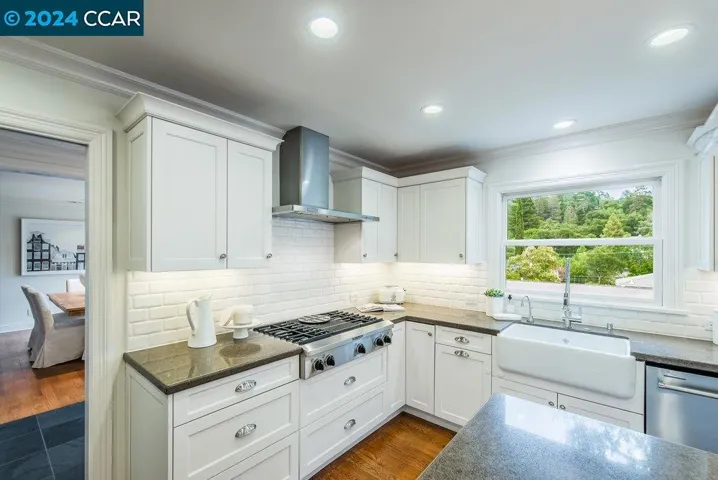 6 Lloyd Lane, Orinda, California 94563