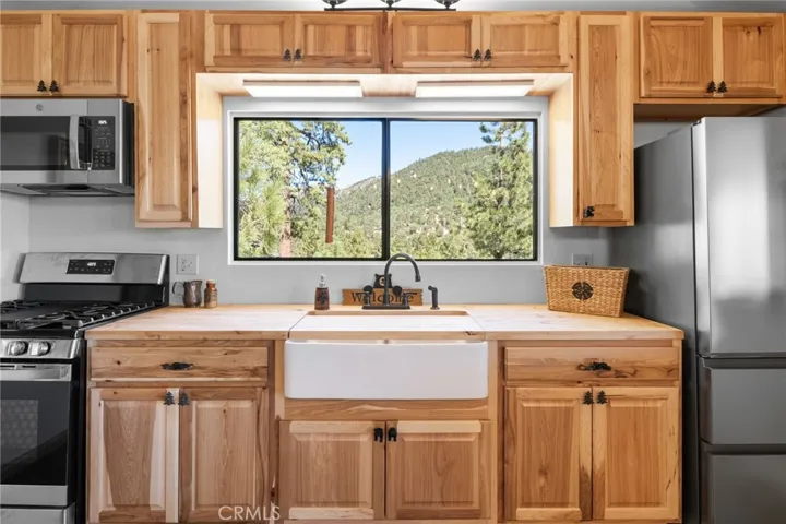 79 Big Bear Tr, Big Bear Lake, California 92315