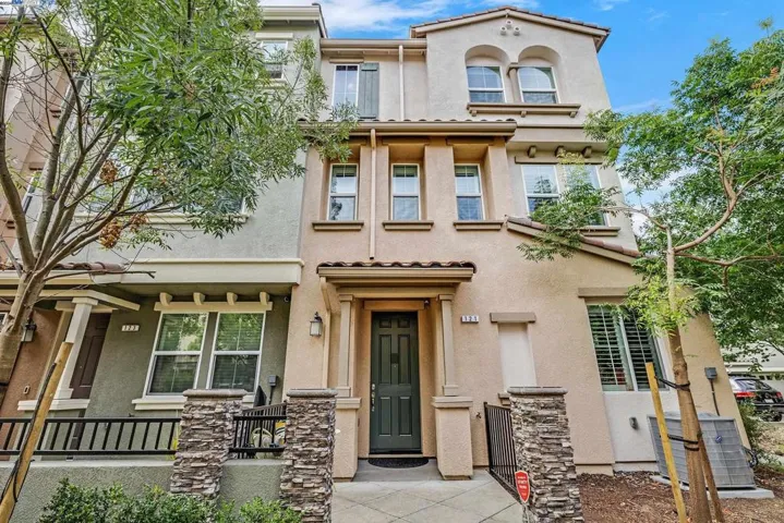 121 Cypress Loop, Hayward, California 94544