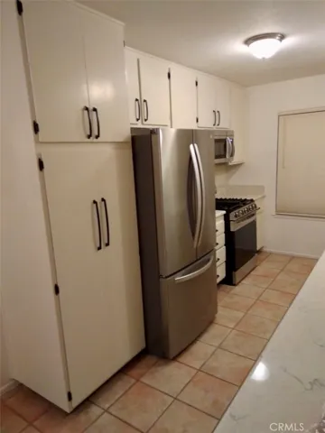 Gas stove top large , refrigerator with no warranty
