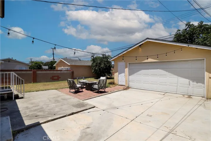 11433 212th Street, Lakewood, California 90715