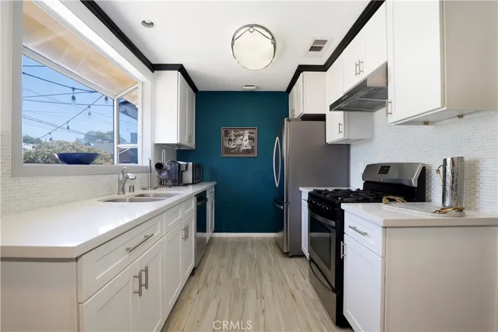 11433 212th Street, Lakewood, California 90715