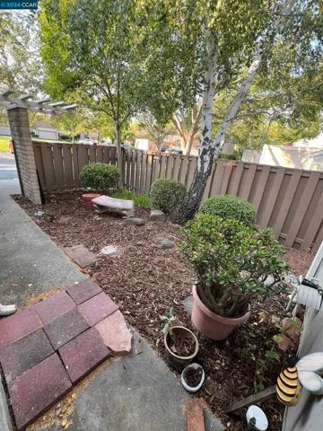 214 Oak Manor Plz, Martinez, California 94553
