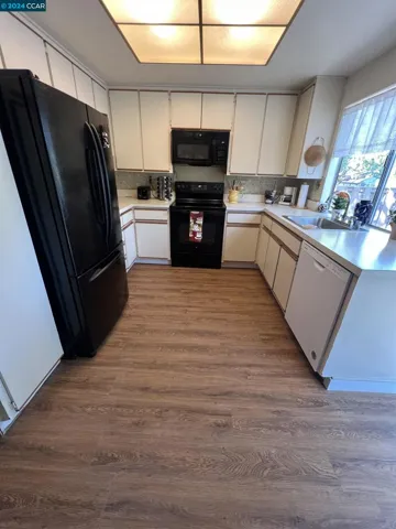 214 Oak Manor Plz, Martinez, California 94553