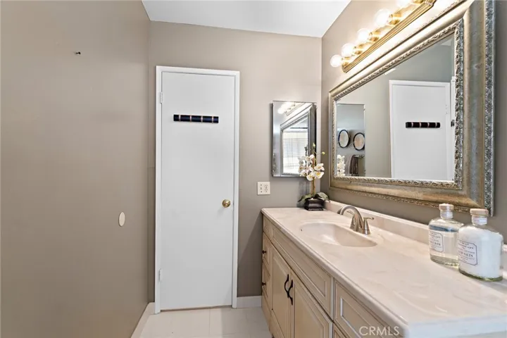 230 Temmera Lane, Glendora, California 91740