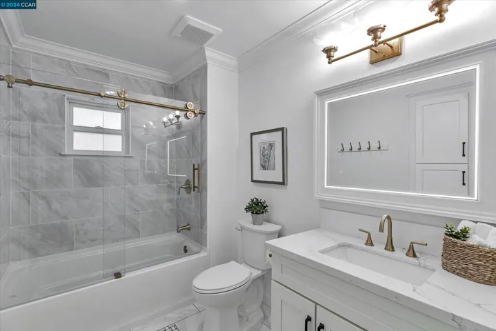 Main House Secondary Hall Bathroom