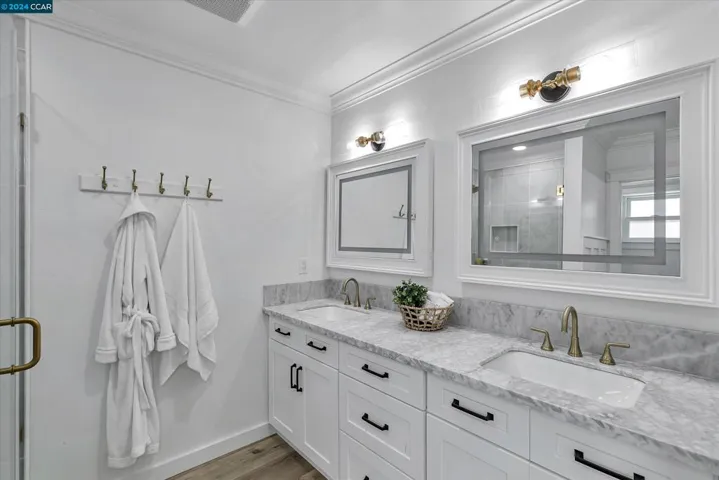 Main House Primary Suite Bathroom