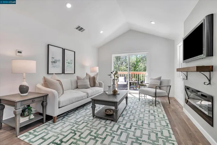 Guest House Family Room Facing Private Deck