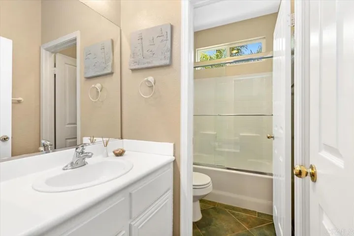 1118 Via Vera Cruz, San Marcos, California 92078