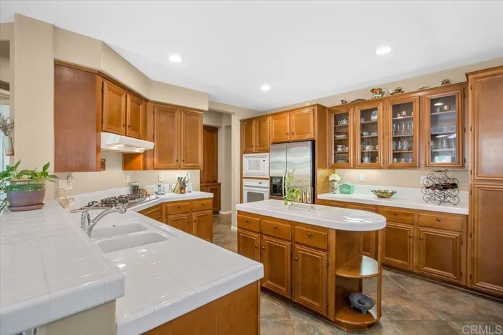 1118 Via Vera Cruz, San Marcos, California 92078