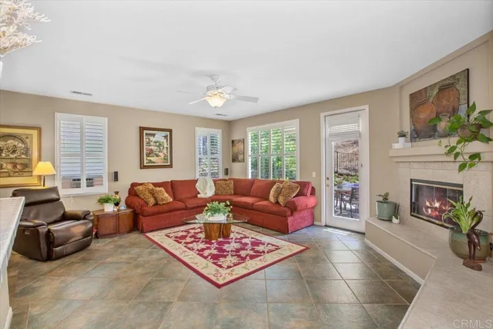 1118 Via Vera Cruz, San Marcos, California 92078