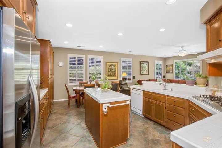 1118 Via Vera Cruz, San Marcos, California 92078