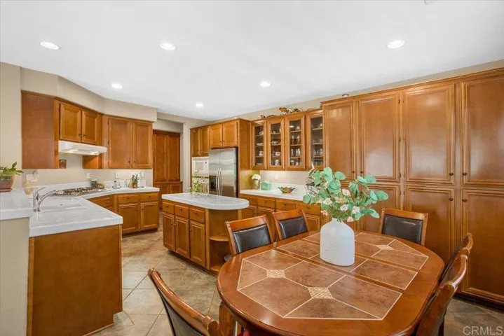 1118 Via Vera Cruz, San Marcos, California 92078