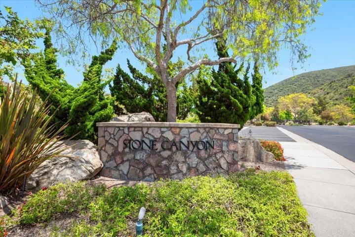 1118 Via Vera Cruz, San Marcos, California 92078