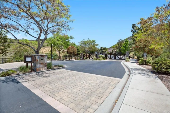 1118 Via Vera Cruz, San Marcos, California 92078