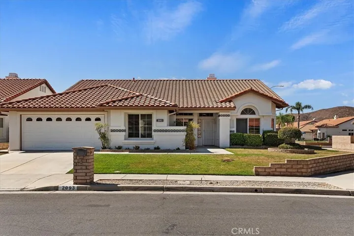 Wonderful single story with open concept and great floor plan layout.