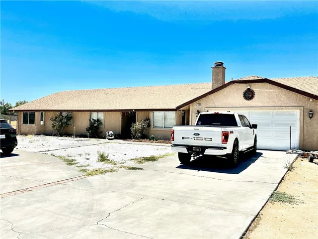 11586 Oakwood Avenue, Hesperia, California 92345