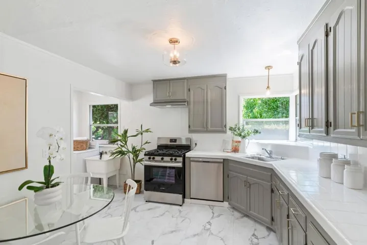 3727 Grove Avenue, Palo Alto, California 94303