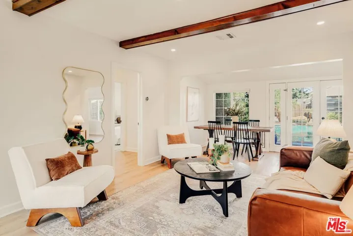 7520 White Oak Avenue, Lake Balboa, California 91406