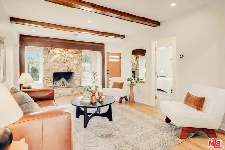 7520 White Oak Avenue, Lake Balboa, California 91406