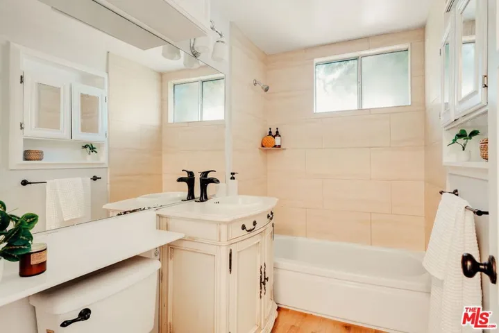 7520 White Oak Avenue, Lake Balboa, California 91406