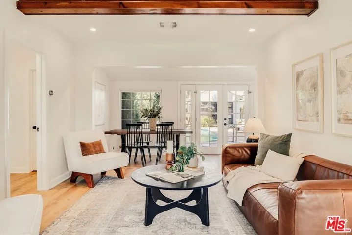 7520 White Oak Avenue, Lake Balboa, California 91406