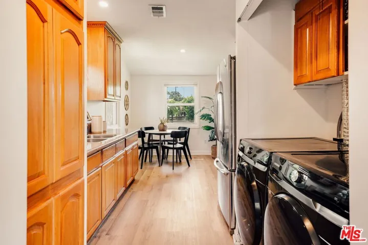 7520 White Oak Avenue, Lake Balboa, California 91406