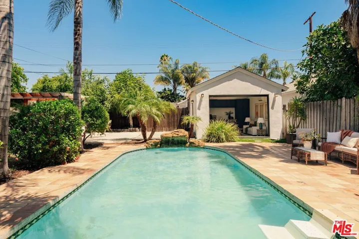 7520 White Oak Avenue, Lake Balboa, California 91406
