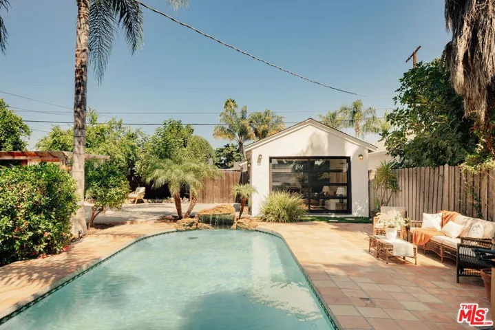 7520 White Oak Avenue, Lake Balboa, California 91406