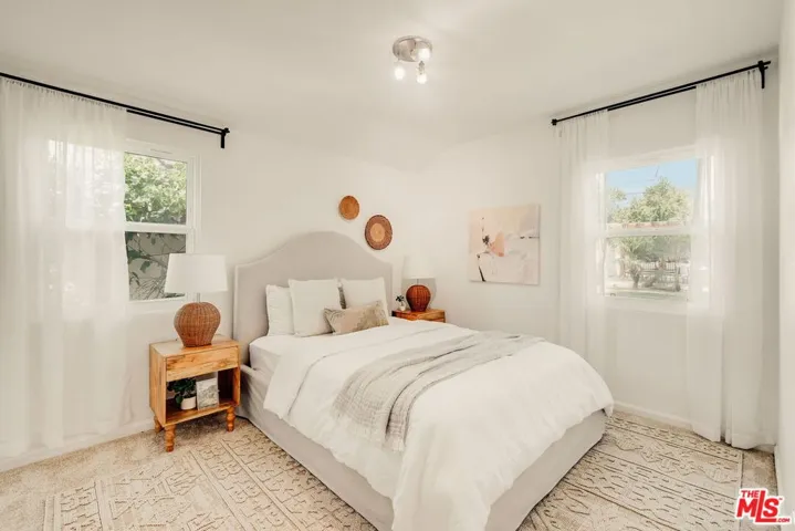 7520 White Oak Avenue, Lake Balboa, California 91406