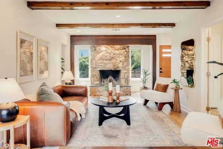 7520 White Oak Avenue, Lake Balboa, California 91406
