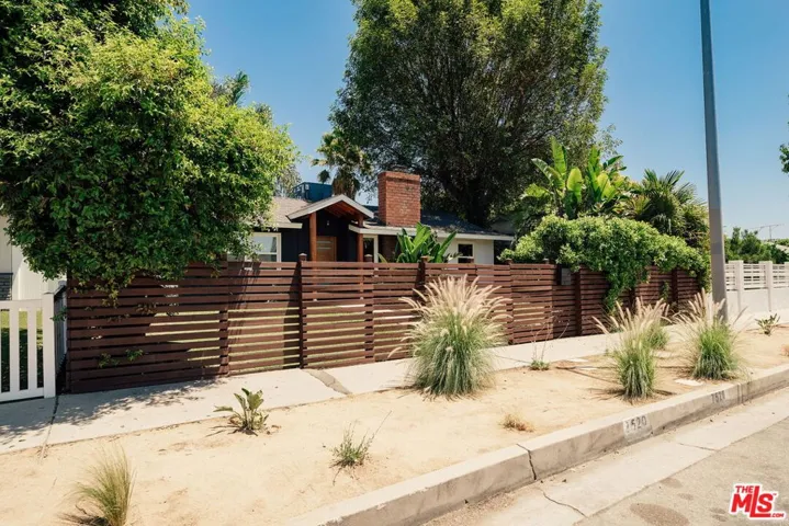 7520 White Oak Avenue, Lake Balboa, California 91406