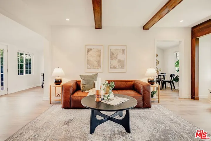 7520 White Oak Avenue, Lake Balboa, California 91406