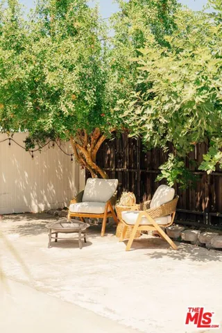 7520 White Oak Avenue, Lake Balboa, California 91406