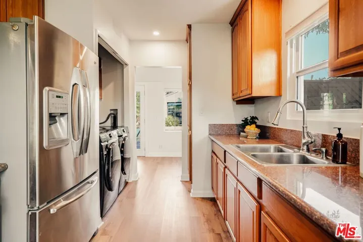 7520 White Oak Avenue, Lake Balboa, California 91406