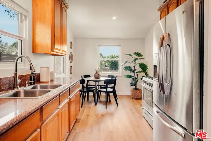 7520 White Oak Avenue, Lake Balboa, California 91406