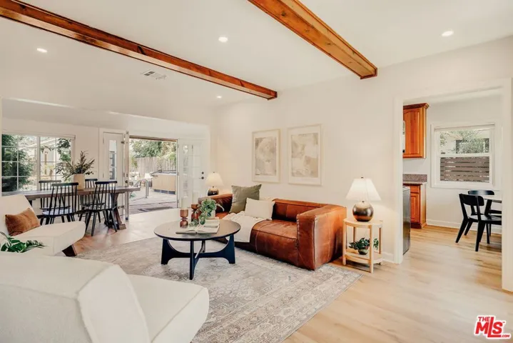 7520 White Oak Avenue, Lake Balboa, California 91406