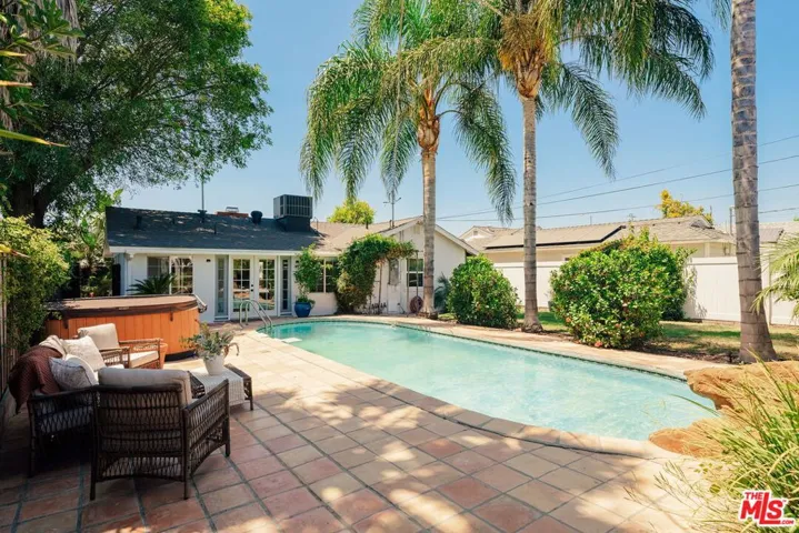 7520 White Oak Avenue, Lake Balboa, California 91406