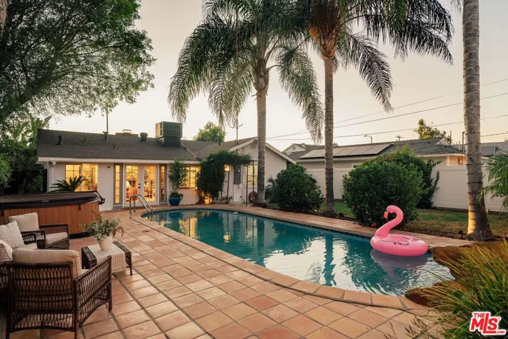 7520 White Oak Avenue, Lake Balboa, California 91406