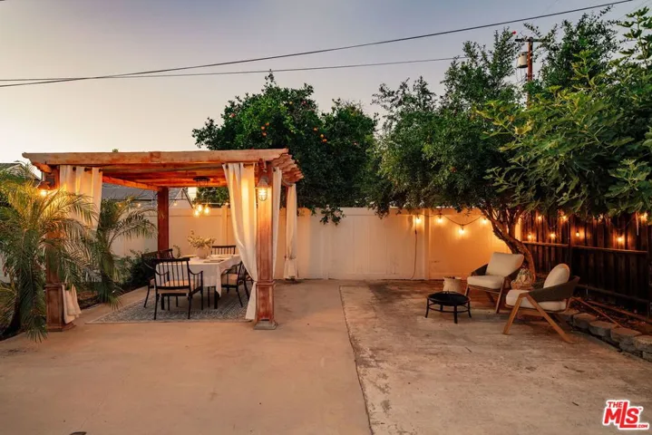 7520 White Oak Avenue, Lake Balboa, California 91406