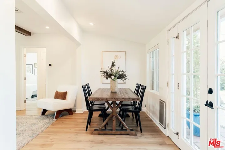 7520 White Oak Avenue, Lake Balboa, California 91406