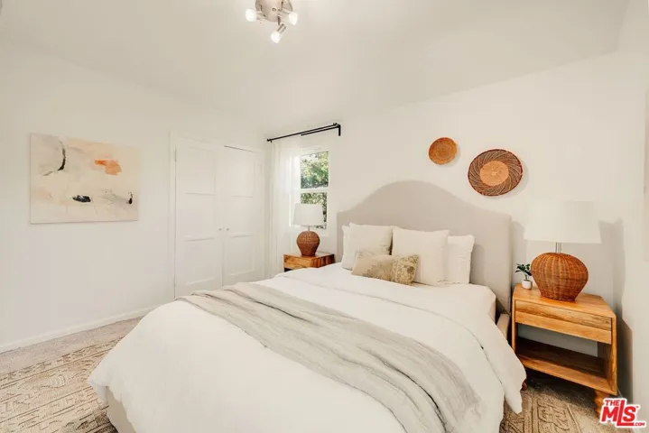 7520 White Oak Avenue, Lake Balboa, California 91406