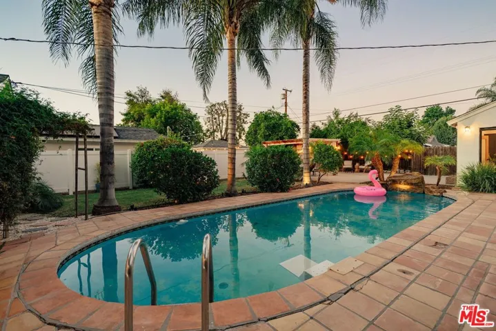 7520 White Oak Avenue, Lake Balboa, California 91406