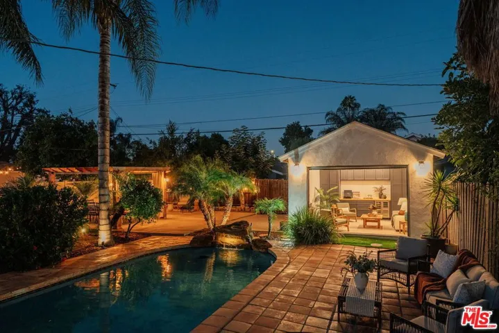 7520 White Oak Avenue, Lake Balboa, California 91406