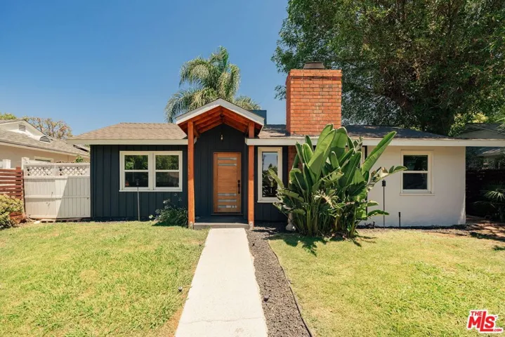 7520 White Oak Avenue, Lake Balboa, California 91406