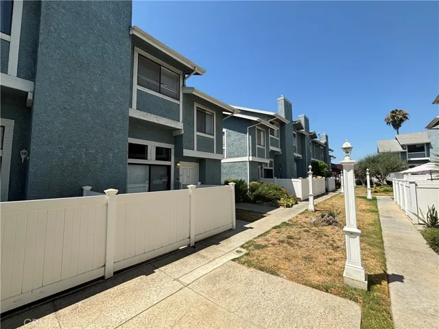15106 Nordhoff Street 19, North Hills, California 91343