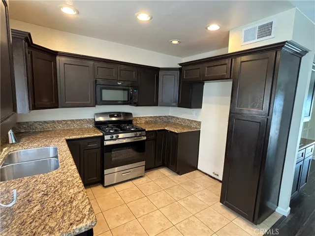 15106 Nordhoff Street 19, North Hills, California 91343