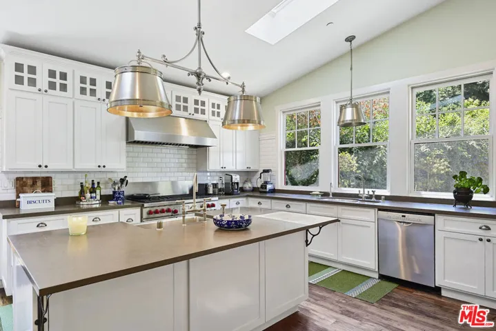 1430 Bonnell Drive, Topanga, California 90290